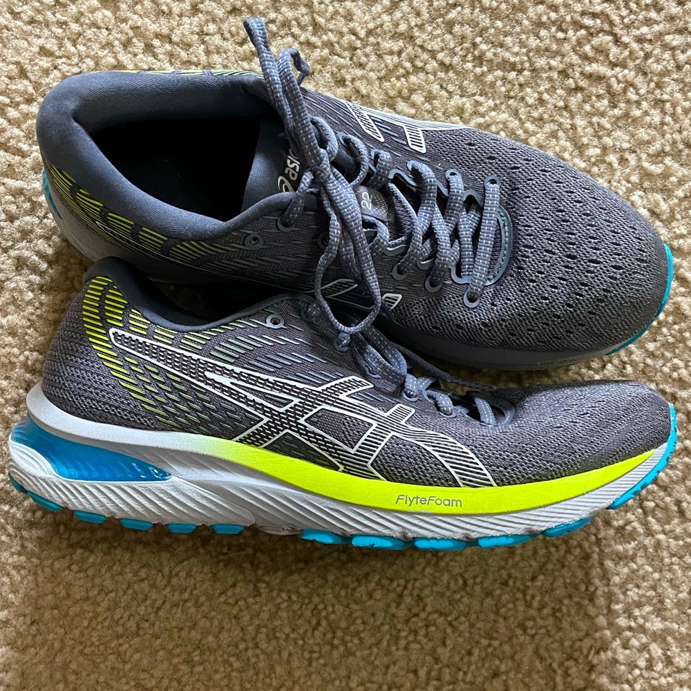ASICS Women’s Tennis Shoes Gel-Cumulus 22 (Size 9)
